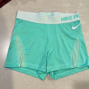 Nike Pro Hypercool